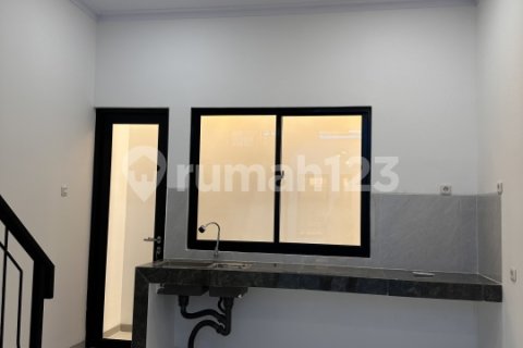 4 bedrooms House in Jakarta,  No. 9370 3