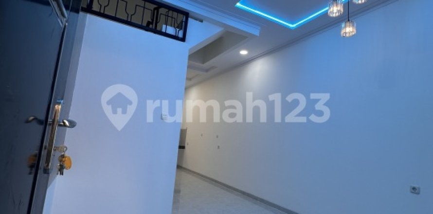 4 bedrooms House in Jakarta,  No. 9370