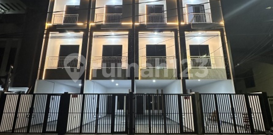 4 bedrooms House in Grogol Petamburan, Jakarta,  No. 9371