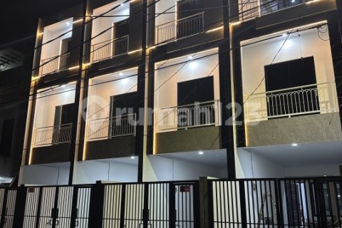 4 bedrooms House in Grogol Petamburan, Jakarta,  No. 9371 23