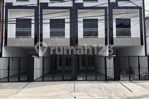 4 bedrooms House in Grogol Petamburan, Jakarta,  No. 9371 2