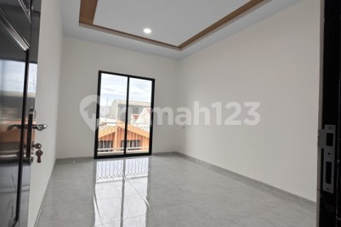 4 bedrooms House in Grogol Petamburan, Jakarta,  No. 9371 21