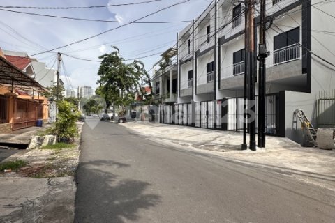 4 bedrooms House in Grogol Petamburan, Jakarta,  No. 9371 4