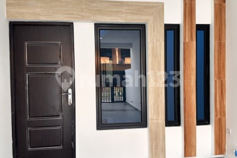 4 bedrooms House in Grogol Petamburan, Jakarta,  No. 9371 6