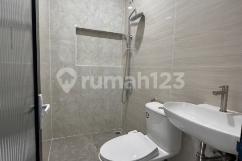 4 bedrooms House in Grogol Petamburan, Jakarta,  No. 9371 16