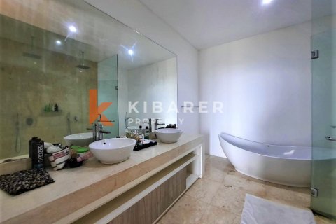 4 bedrooms Villa in Tibubeneng, Badung, Indonesia No. 11895 17