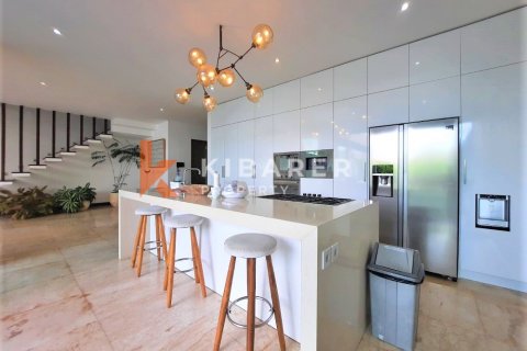 4 bedrooms Villa in Tibubeneng, Badung, Indonesia No. 11895 7