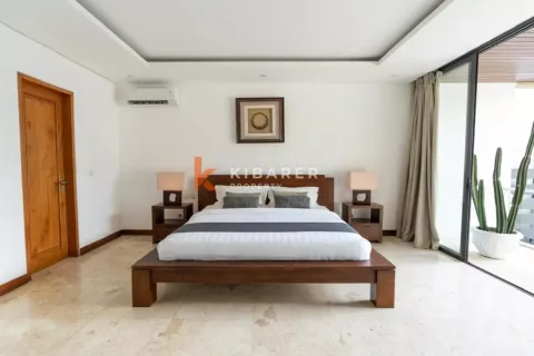 4 bedrooms Villa in Tibubeneng, Badung, Indonesia No. 11895 10