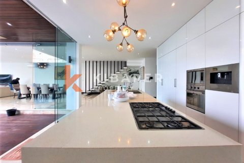4 bedrooms Villa in Tibubeneng, Badung, Indonesia No. 11895 5