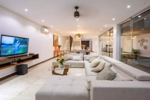 4 bedrooms Villa in Tibubeneng, Badung, Indonesia No. 11895 3