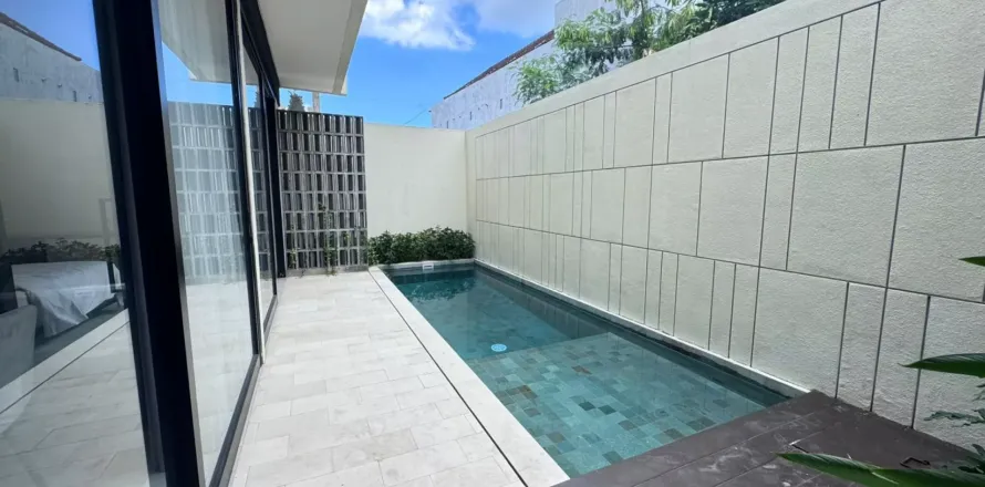3 bedrooms Villa in Kerobokan, Badung, Indonesia No. 10213