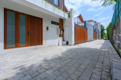118m2 Commercial property in South Denpasar, Denpasar, Indonesia No. 13664 3