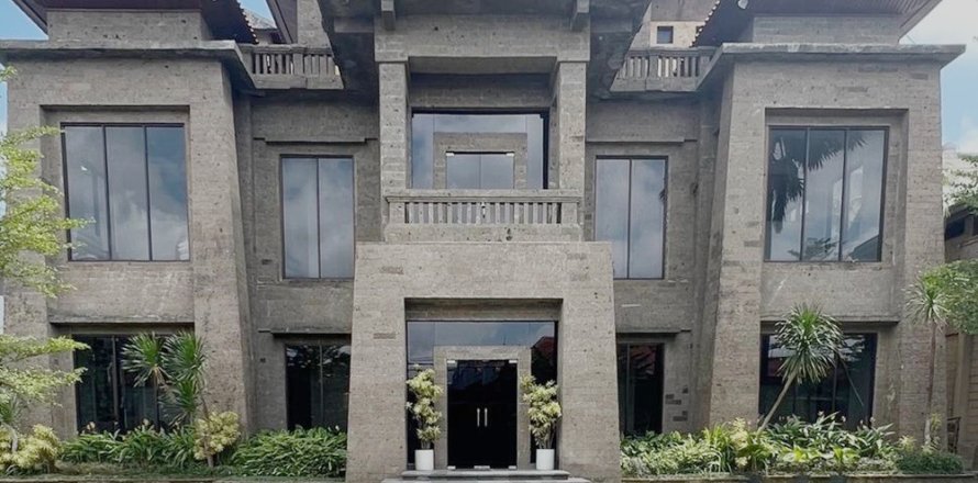 Studio Villa in Denpasar, Indonesia No. 11437
