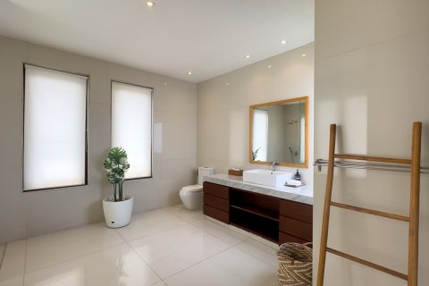 350m2 Villa in Badung, Indonesia No. 13702 27
