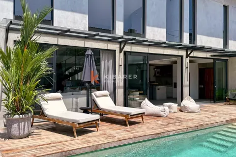 4 bedrooms Villa in Tibubeneng, Badung, Indonesia No. 12497 2