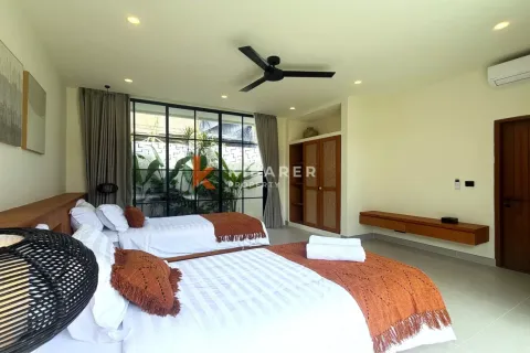 4 bedrooms Villa in Kerobokan, Badung, Indonesia No. 11765 16