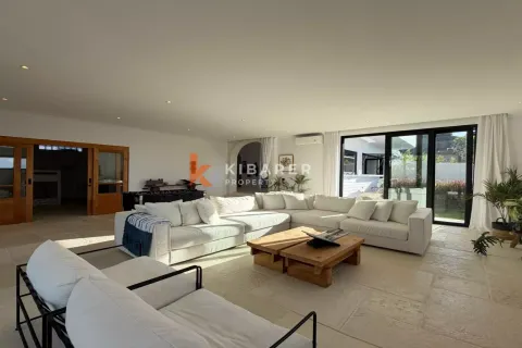 2 bedrooms Villa in South Kuta, Badung, Indonesia No. 11762 5