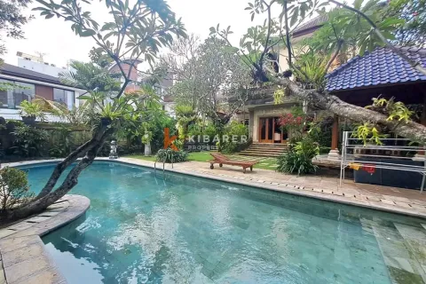 3 bedrooms Villa in Kerobokan, Badung, Indonesia No. 12605