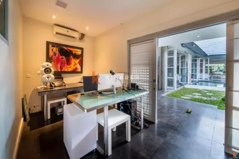 4 bedrooms Villa in South Denpasar, Denpasar, Indonesia No. 12609 25