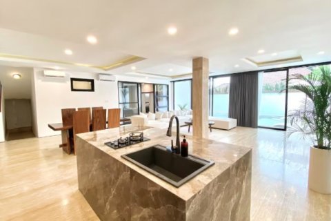 5 bedrooms Villa in South Kuta, Badung,  No. 8961 9