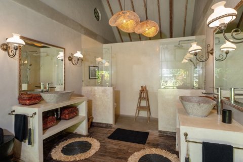 Вилла с 4 спальнями в Seminyak, Бадунг,  № 8900 19