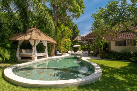 Вилла с 4 спальнями в Seminyak, Бадунг,  № 8900 2
