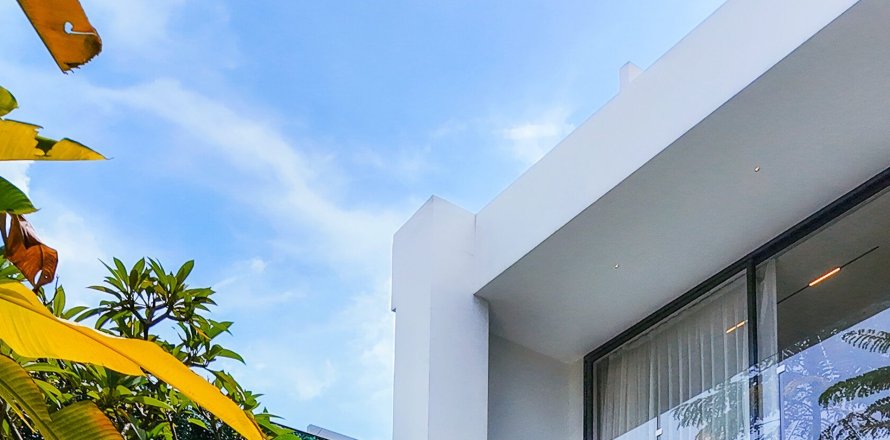 VILLA RUBY AND BLUE SAPPHIRE in Kerobokan, Badung,  No. 9437