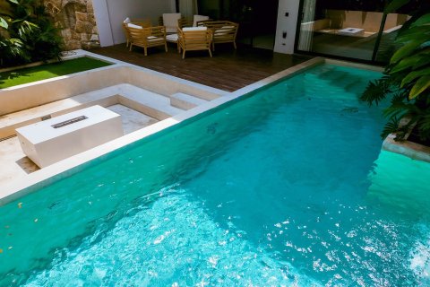 VILLA RUBY AND BLUE SAPPHIRE in Kerobokan, Badung,  No. 9437 4