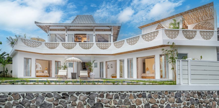 SUNSET VILLA in Pererenan,  No. 9435