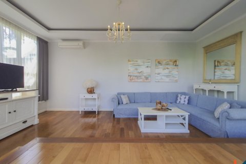 3 bedrooms Villa in Tibubeneng, Badung, Indonesia No. 10955 13