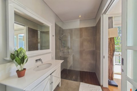 3 bedrooms Villa in Tibubeneng, Badung, Indonesia No. 10955 4