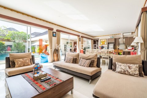 3 bedrooms Villa in Seminyak, Badung, Indonesia No. 13059 6