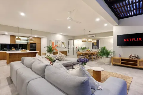 4 bedrooms Villa in Tibubeneng, Badung, Indonesia No. 12398 10