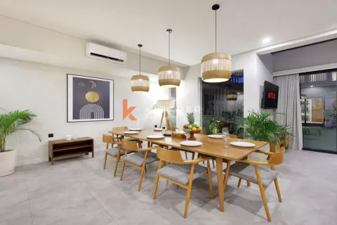 4 bedrooms Villa in Tibubeneng, Badung, Indonesia No. 12398 11
