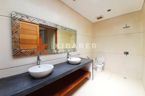 3 bedrooms Villa in Tibubeneng, Badung, Indonesia No. 12960 18